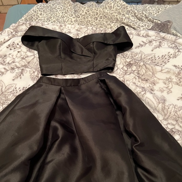 Black two piece prom dress with slit- size 5/6 - Picture 1 of 3